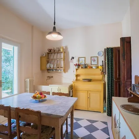 Casa Con Giardino A 100 Metri Dal Centro Storico